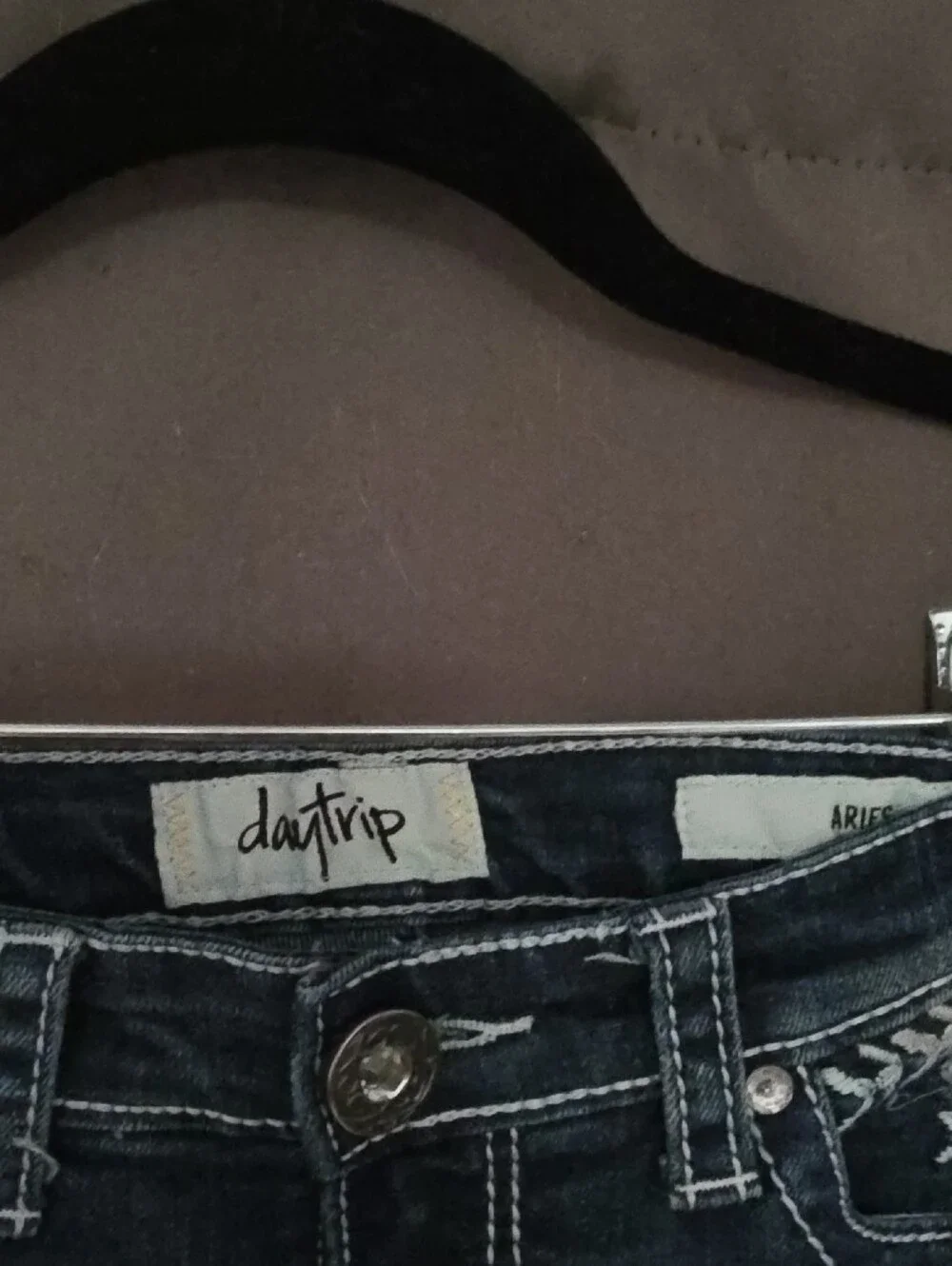 Daytrip Dark Indigo Embroidered Ankle Jeans